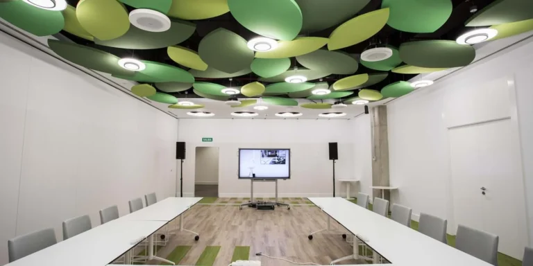 Raumakustik für Online-Meetings und Konferenzräume